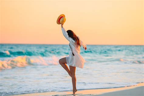 fotos de mujeres en la playa|Imágenes de Mujeres En La Playa